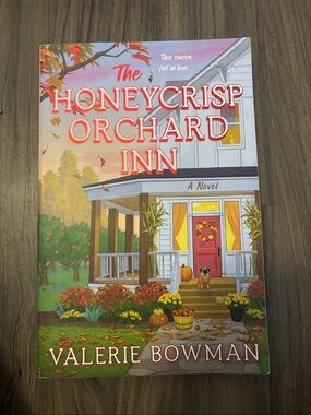Avon The Honeycrisp Orchard Inn — Red, White, Green, Yellow